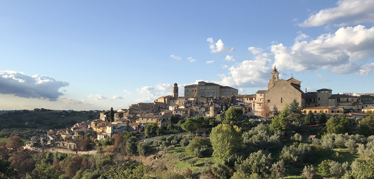 Il centro storico di Poggio Mirteto (RI) con il Palazzo vescovile e la Cattedrale dedicata a S.M. Assunta.